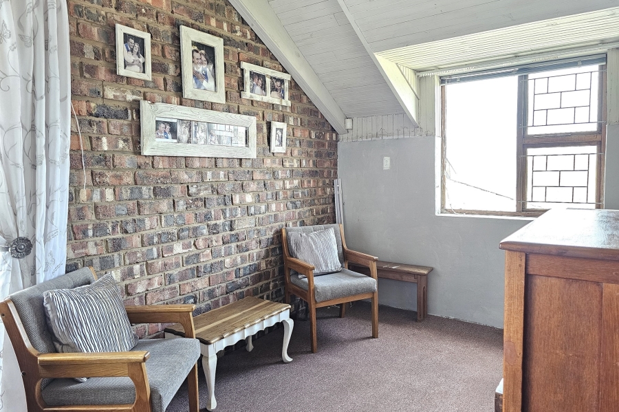 5 Bedroom Property for Sale in Paradise Beach Eastern Cape